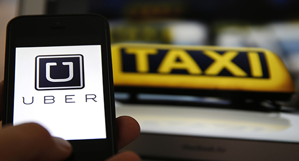 La renta de taxis o Uber se ha vuelto una lucha feroz 