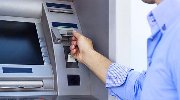 Cambiar a un banco con más sucursales y cajeros disponibles